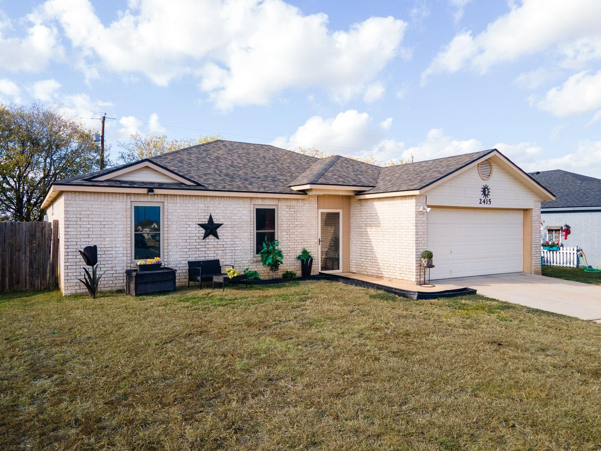 View 2415 Gallop DR in Windfield Estates Ph Two 2415 Gallop DR - front exterior - Luxury home in Windfield Estates Ph Two, Killeen, TX
