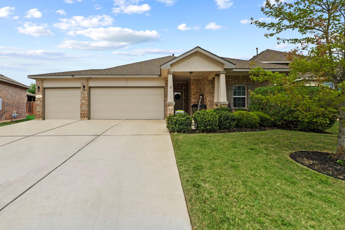 2417 Bridges Ranch RD - front exterior - Luxury home in Lively Ranch, Georgetown, TX