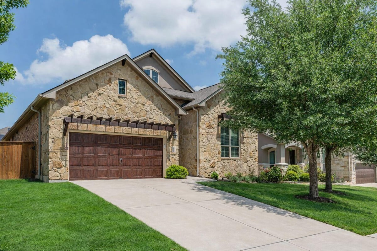 Living area at 2421 Carretera Dr - 4 bed 3 bath home