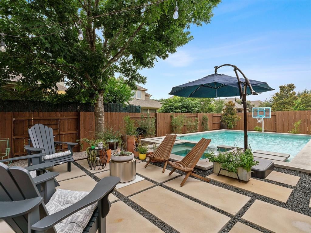 View 2421 Turtle Mountain Bnd in Bridges At Bear Creek Ph 02 Sec 01 2421 Turtle Mountain Bnd - front exterior - Luxury home in Bridges At Bear Creek Ph 02 Sec 01, Austin, TX