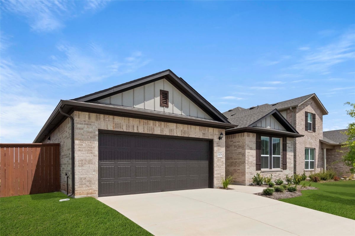 2428 Ambling Trl - front exterior - Luxury home in Oaks at San Gabriel, Georgetown, TX