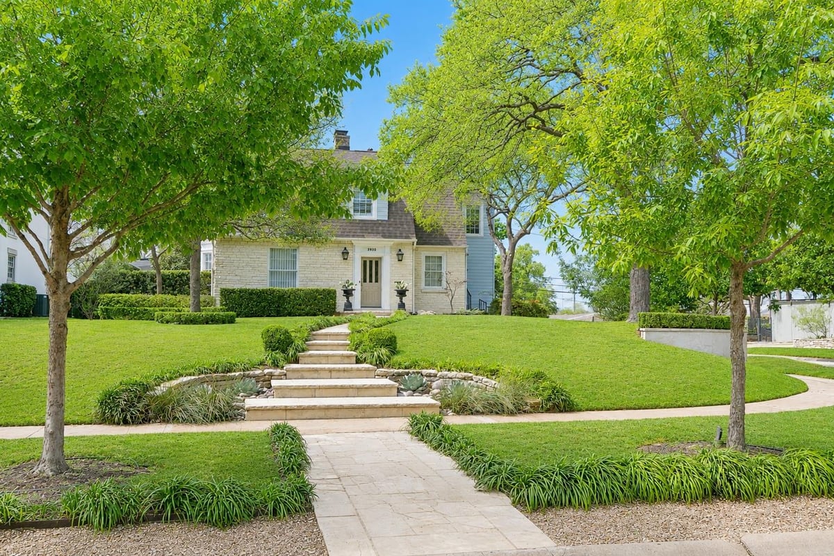 View 2428 Jarratt Ave in Pemberton Heights Sec 01 2428 Jarratt Ave - property photo 1 - Luxury home in Pemberton Heights Sec 01, Austin, TX