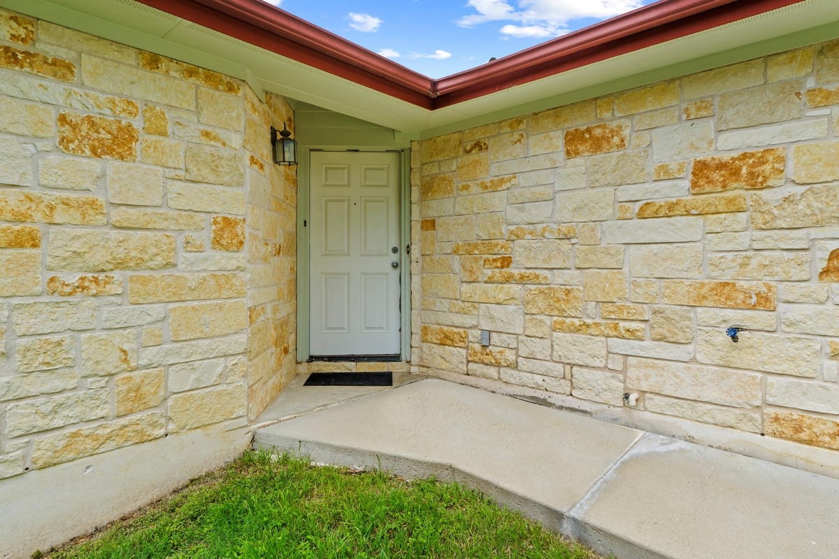 Living area at 243-245 Marvin Cv - Sturm Parke, Hutto, TX