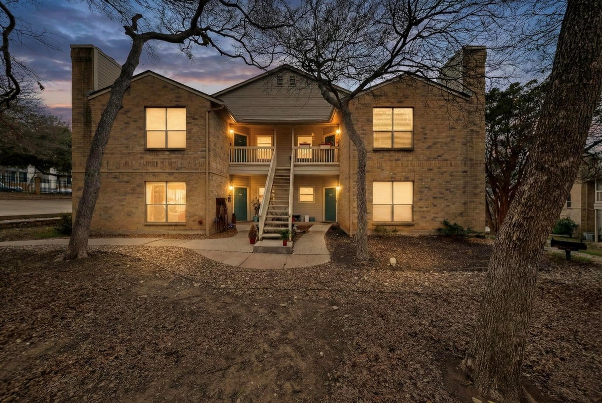 View 2450 Wickersham LN Unit #904 in Austin 2450 Wickersham LN Unit #904 - property photo 1 - Luxury home in Austin, Austin, TX