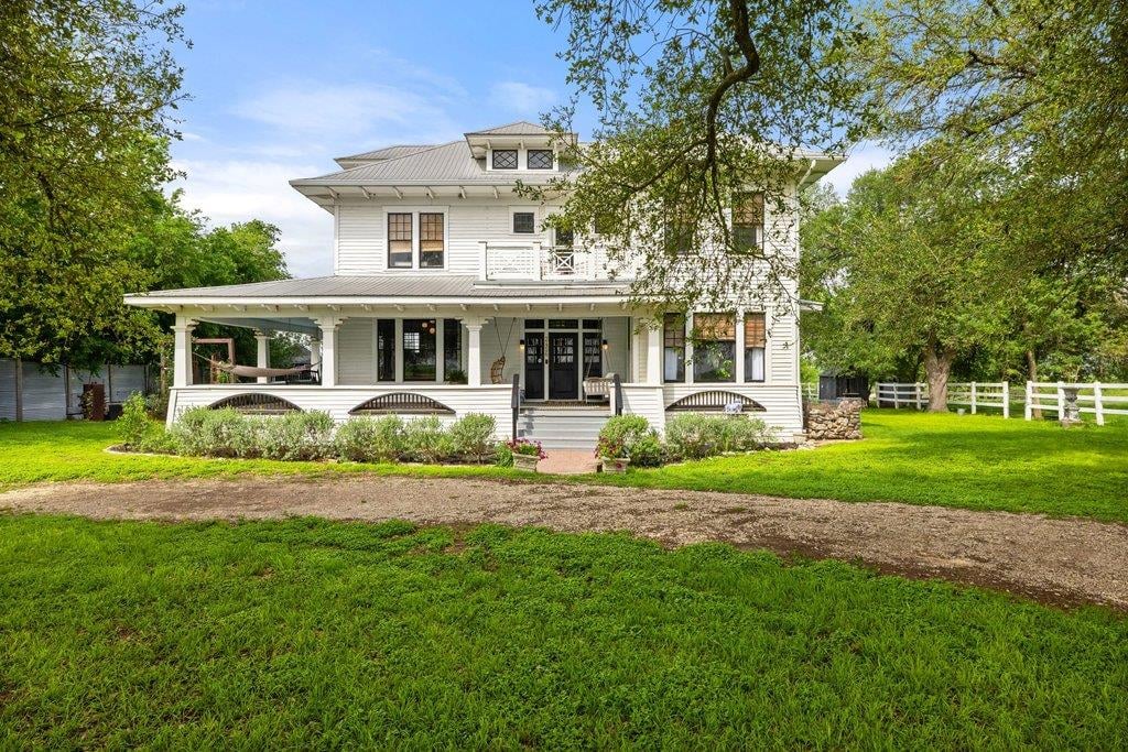 2456 Fm 112 - front exterior - Luxury home in Coursey P Sur, Taylor, TX