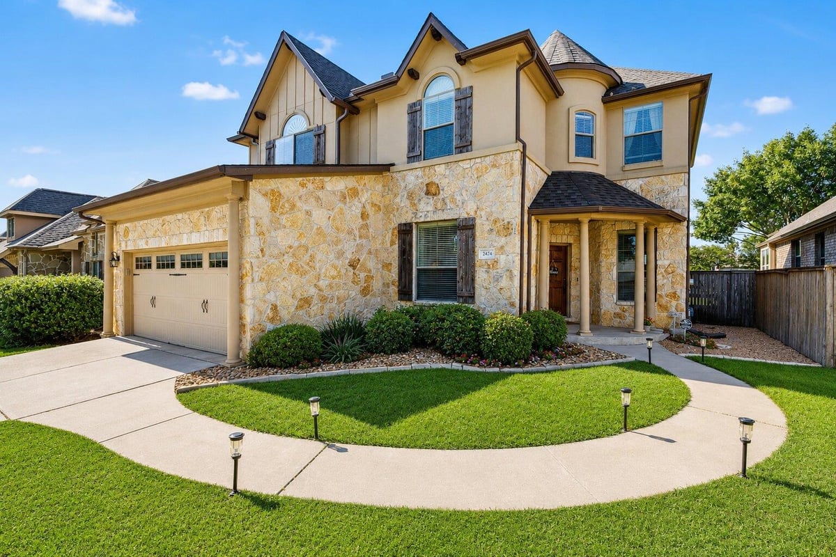 View 2474 Santa Barbara LOOP in Paloma Lake 2474 Santa Barbara LOOP - front exterior - Luxury home in Paloma Lake, Round Rock, TX