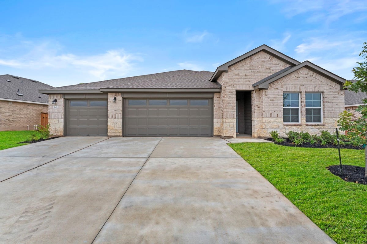 248 Rivers Edge DR - front exterior - Luxury home in Riverview, Georgetown, TX