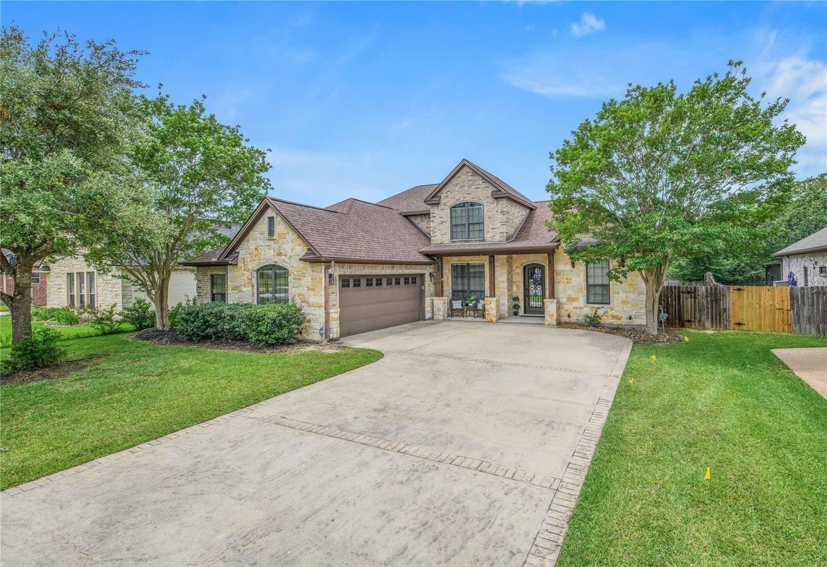 View 2491 Newark Cir in Castlegate Sec 05 Ph 02 2491 Newark Cir - front exterior - Luxury home in Castlegate Sec 05 Ph 02, College Station, TX