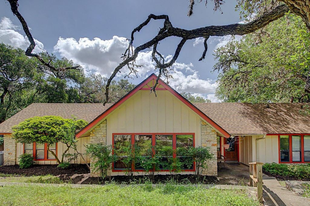 View 25 Shady Grove LN in Brook Meadow Sec 1 25 Shady Grove LN - front exterior - Luxury home in Brook Meadow Sec 1, Wimberley, TX