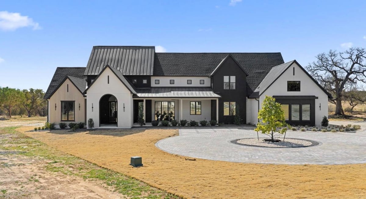 250 Hawthorne Ln - front exterior - Luxury home in Landings/Lk Travis Sec 1 & 2, Spicewood, TX