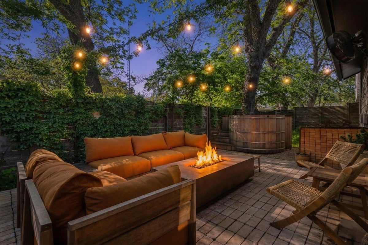 View 2500 E 3rd St Unit #B in East 4th Garden Homes 2500 E 3rd St Unit #B - front exterior - Luxury home in East 4th Garden Homes, Austin, TX