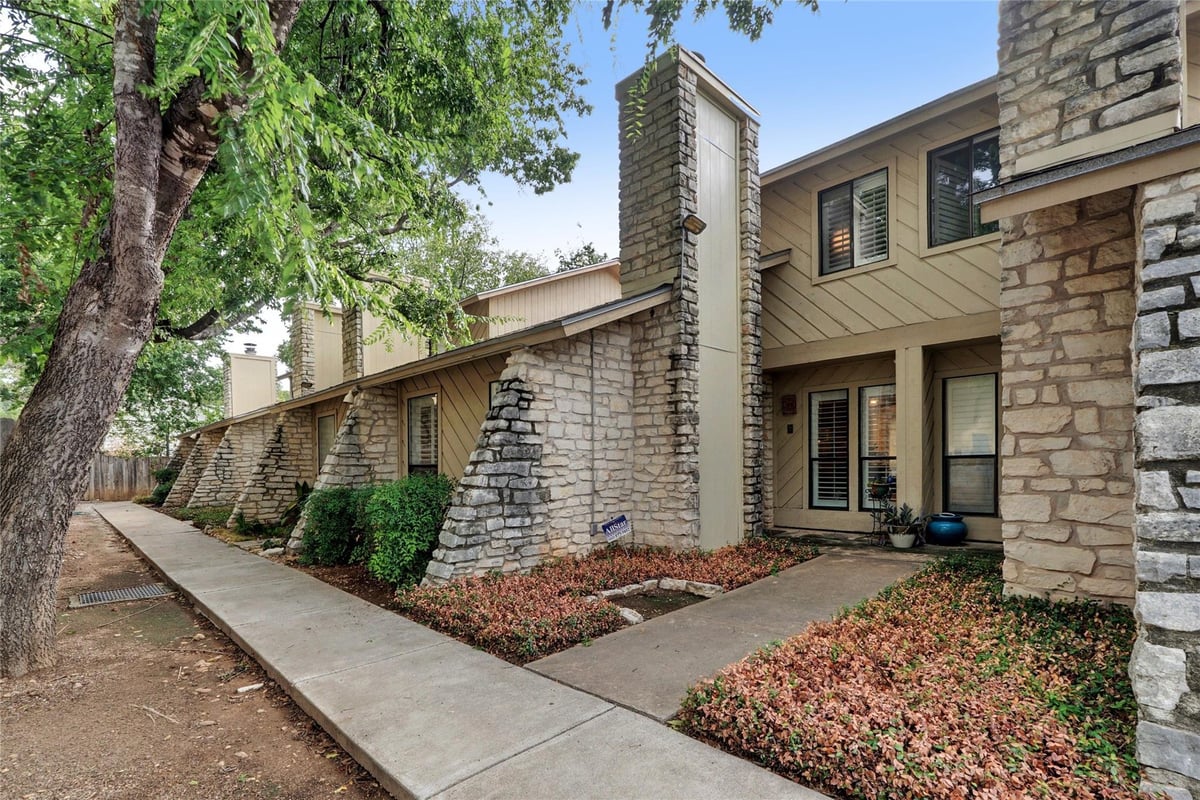 View 2500 Enfield RD Unit #6 in Twenty Five Hundred Enfield Co 2500 Enfield RD Unit #6 - front exterior - Luxury home in Twenty Five Hundred Enfield Co, Austin, TX