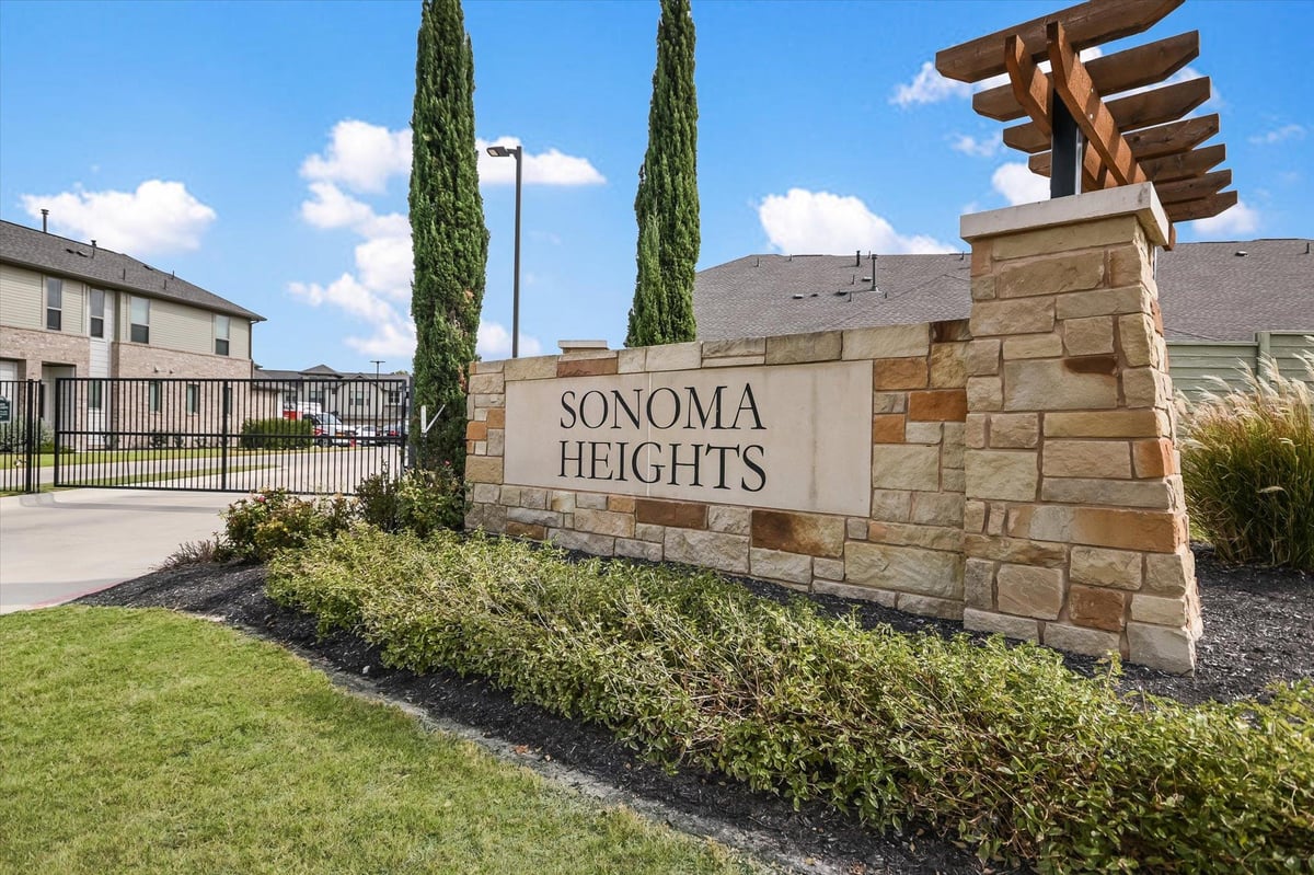 View 2500 FOREST CREEK Dr Unit #904 in Sonoma Heights Condo 2500 FOREST CREEK Dr Unit #904 - front exterior - Luxury home in Sonoma Heights Condo, Round Rock, TX