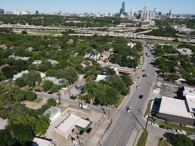 View 2500 Lake Austin Blvd in Adams David G 2500 Lake Austin Blvd - view with 2500 Lake Austin Blvd in Austin - Luxury home in Adams David G, Austin, TX