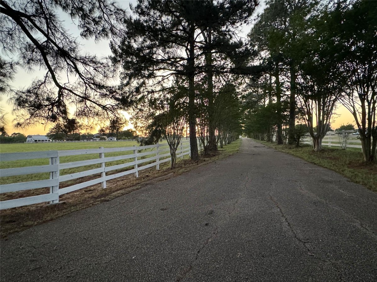 View 2502 Highway 304 in Eastland, Wm M 2502 Highway 304 - property photo 1 - Luxury home in Eastland, Wm M, Smithville, TX