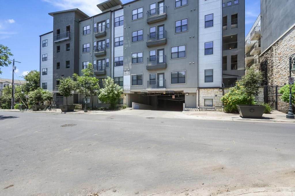 View 2502 Leon St Unit #100 in Texan Shoal Creek 2502 Leon St Unit #100 - front exterior - Luxury home in Texan Shoal Creek, Austin, TX