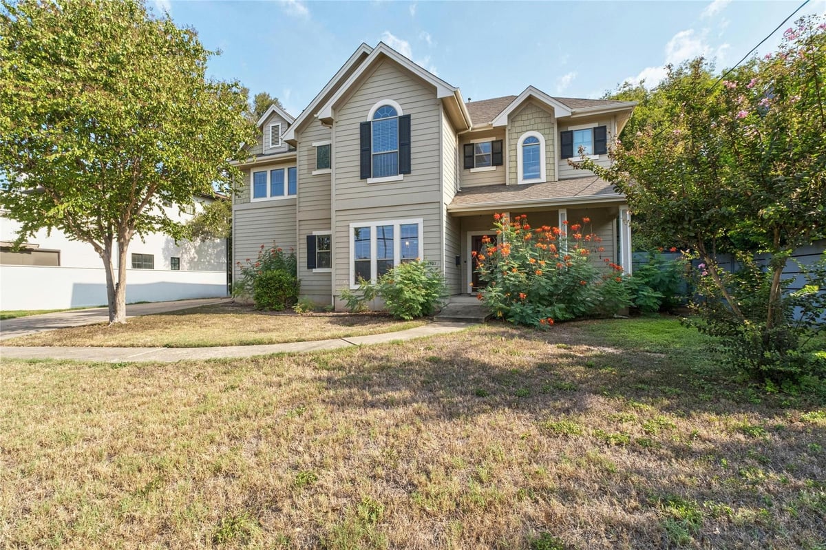 View 2502 W 7th ST in Marlton Place Sec 01 2502 W 7th ST - property photo 1 - Luxury home in Marlton Place Sec 01, Austin, TX
