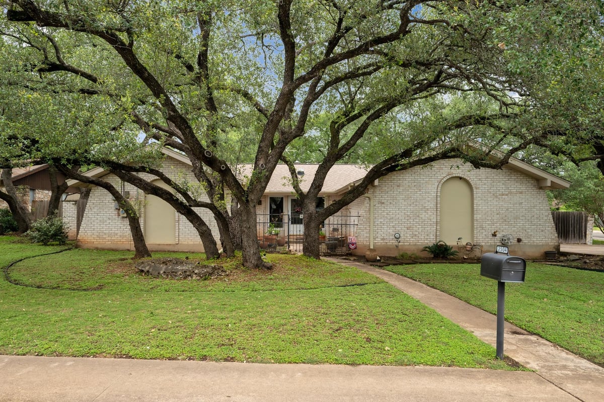 View 2504 Dijon DR in Riviera Spgs North Ph A Pt Tr A 2504 Dijon DR - front exterior - Luxury home in Riviera Spgs North Ph A Pt Tr A, Cedar Park, TX