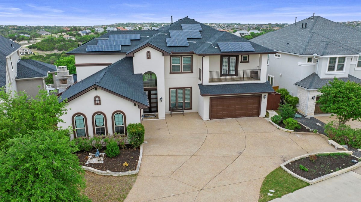 Living area at 2504 Long Lasso Pass - 4 bed 4 bath home