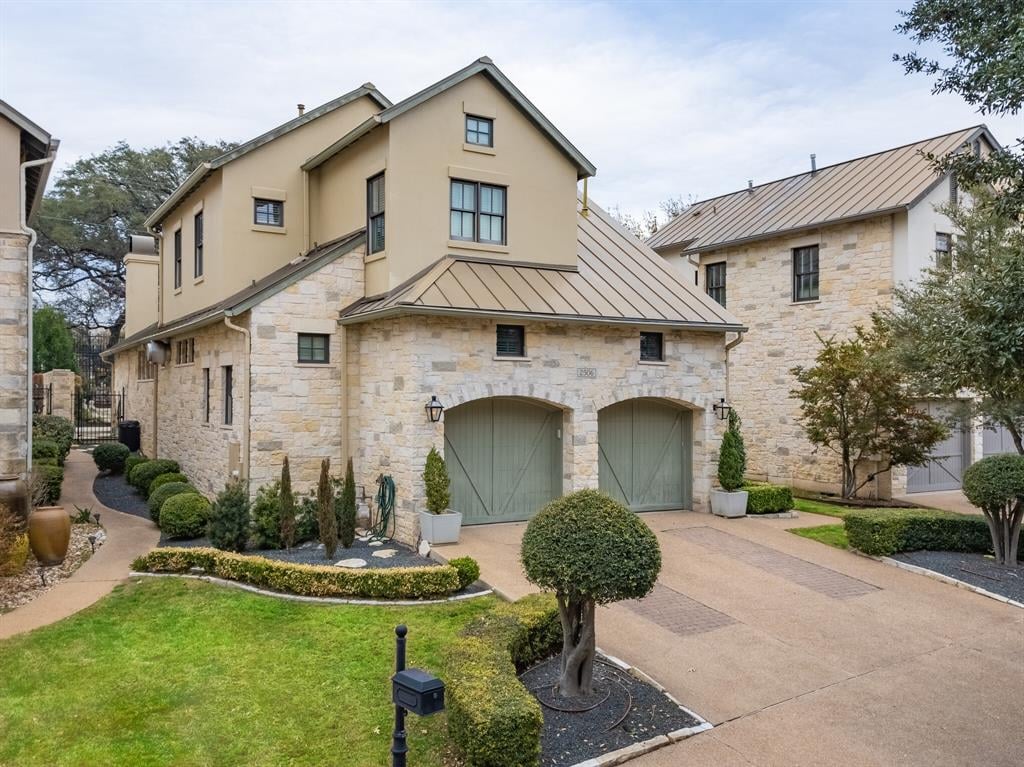 View 2506 W 35th ST in Perlitz 2506 W 35th ST - property photo 1 - Luxury home in Perlitz, Austin, TX