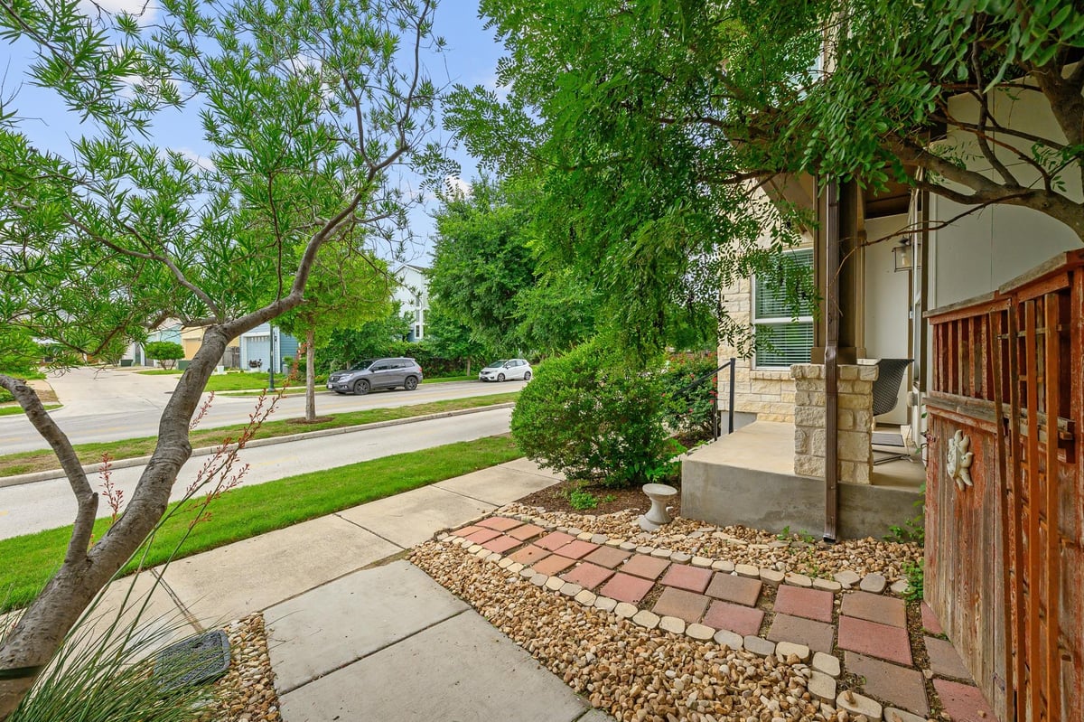 Living area at 2506 Zach Scott St - 3 bed 2 bath home