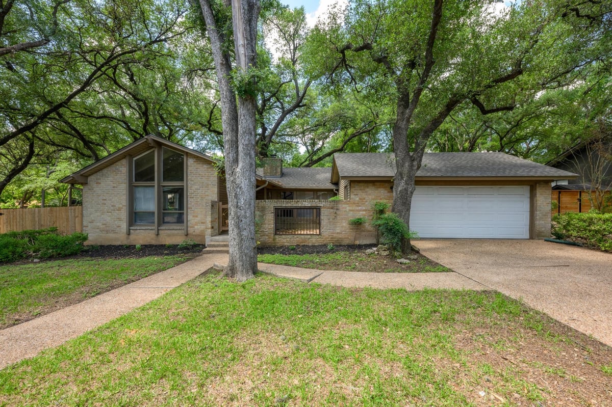 View 2507 Comburg Castle WAY in Castlewood Forest Sec 07 2507 Comburg Castle WAY - front exterior - Luxury home in Castlewood Forest Sec 07, Austin, TX