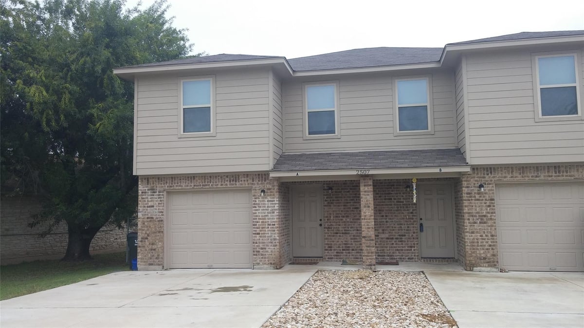 2507 Oak LN - front exterior - Luxury home in Quail Meadow, Georgetown, TX