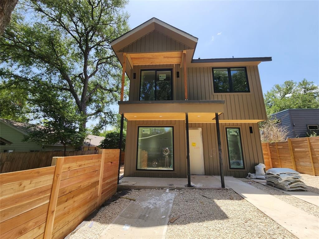 View 2508 E 9 St Unit #2 in Central East 2508 E 9 St Unit #2 - front exterior - Luxury home in Central East, Austin, TX