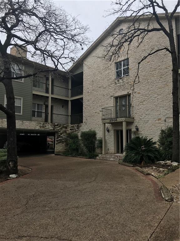 View 2508 Enfield RD Unit #20 in Enfield Challenge Condo 2508 Enfield RD Unit #20 - property photo 1 - Luxury home in Enfield Challenge Condo, Austin, TX