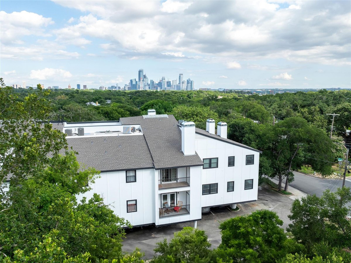 View 2508 W 12th ST Unit #205 in Park Place Condo 2508 W 12th ST Unit #205 - front exterior - Luxury home in Park Place Condo, Austin, TX