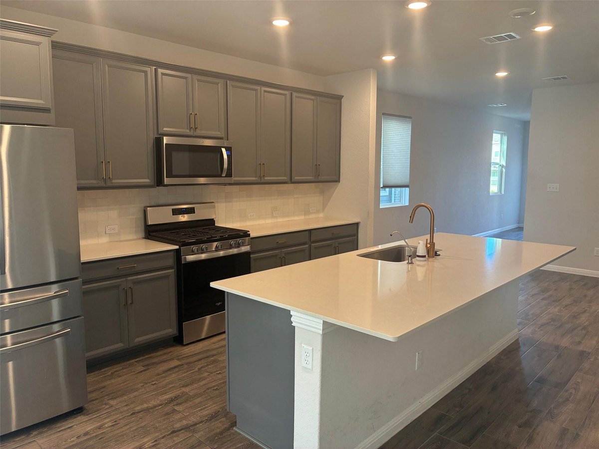 Living area at 2509 Berryville Ln - 5 bed 4 bath home