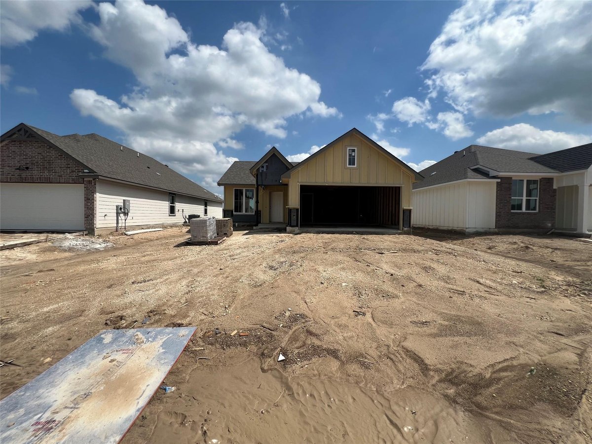 251 Gus LOOP - front exterior - Luxury home in Rancho San Gabriel, Georgetown, TX