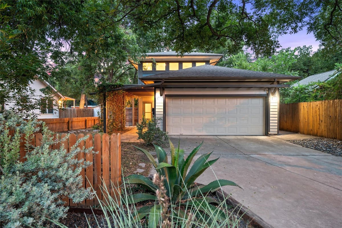 View 2512 E 2nd ST in Highway Add 2512 E 2nd ST - property photo 1 - Luxury home in Highway Add, Austin, TX