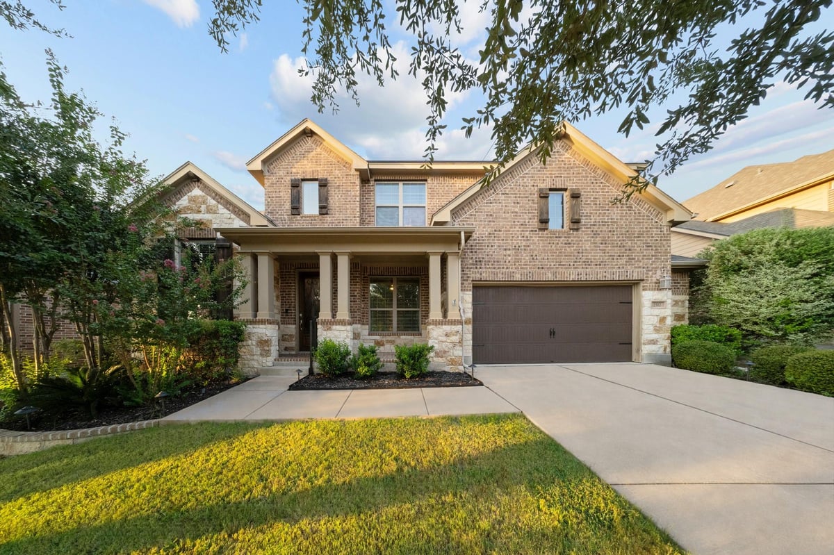 View 2512 Thunder Horse in Highlands at Crystal Falls Sec I 2512 Thunder Horse - property photo 1 - Luxury home in Highlands at Crystal Falls Sec I, Leander, TX