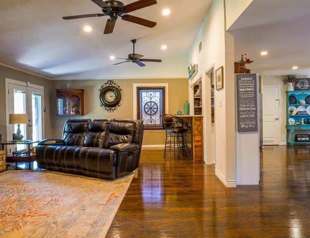 Living area at 252 Meadowlakes Dr - 3 bed 2 bath home