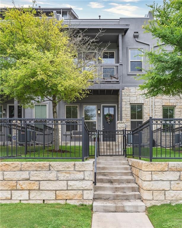 View 2520 Bluebonnet LN Unit #16 in Sola City Homes 2520 Bluebonnet LN Unit #16 - property photo 1 - Luxury home in Sola City Homes, Austin, TX