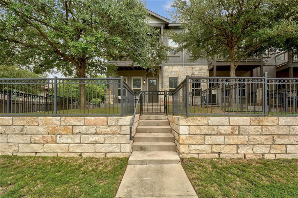 View 2520 Bluebonnet LN Unit #20 in Sola City Homes 2520 Bluebonnet LN Unit #20 - property photo 1 - Luxury home in Sola City Homes, Austin, TX