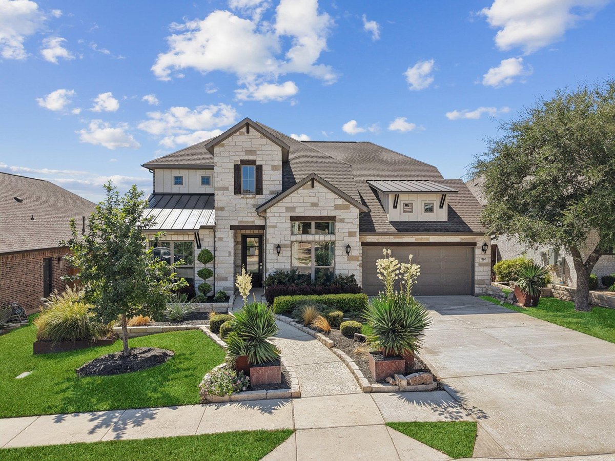 Living area at 2520 Carretera Dr - 4 bed 3 bath home