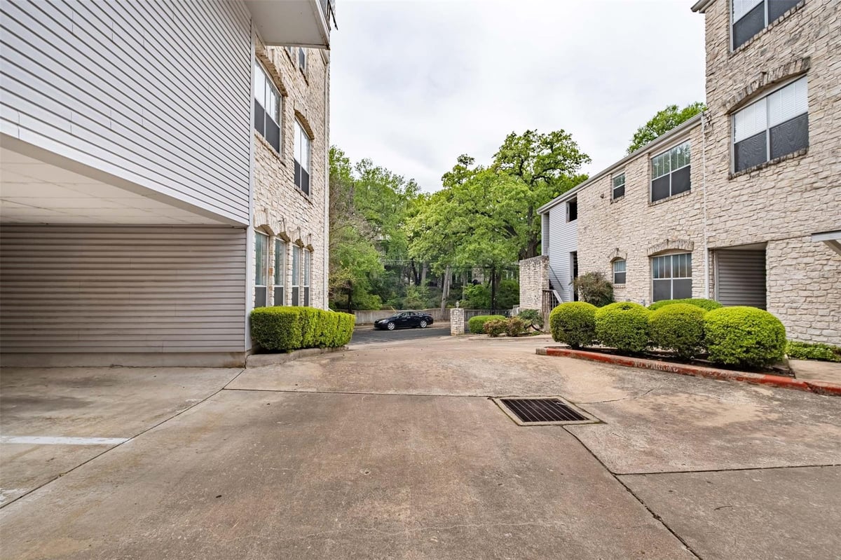 View 2520 Quarry RD Unit #204 in Quarry In Enfield Condo 2520 Quarry RD Unit #204 - front exterior - Luxury home in Quarry In Enfield Condo, Austin, TX
