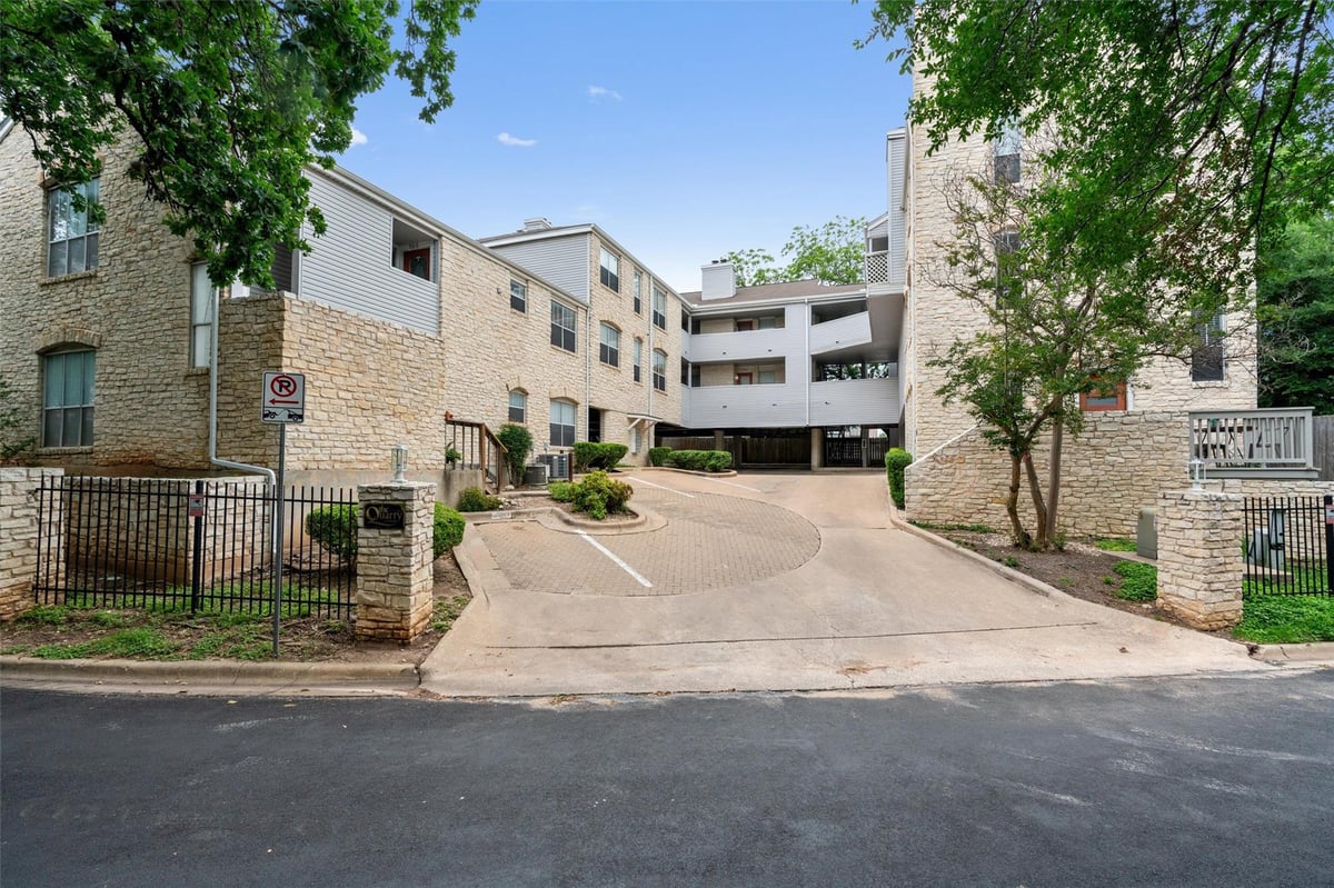View 2520 Quarry RD Unit #306 in Quarry In Enfield Condo 2520 Quarry RD Unit #306 - property photo 1 - Luxury home in Quarry In Enfield Condo, Austin, TX