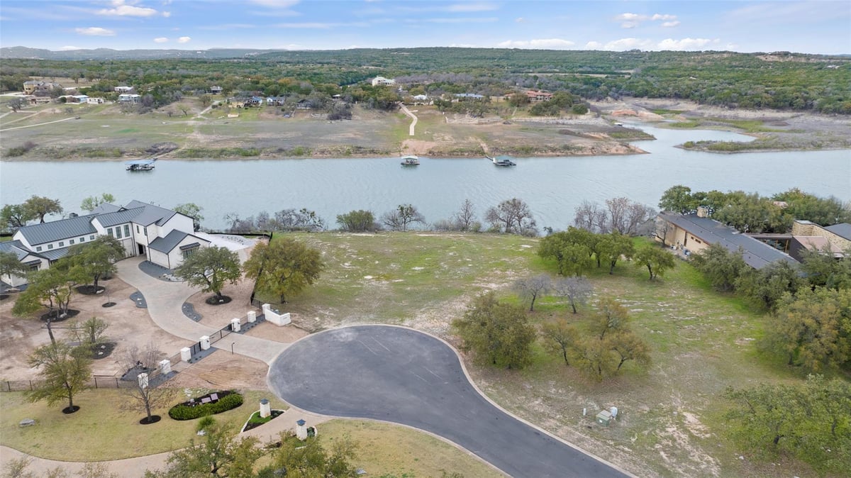 25208 Chernosky Point Cv - front exterior - Luxury lot in Lakecliff On Lake Travis Sec 6, Spicewood, TX