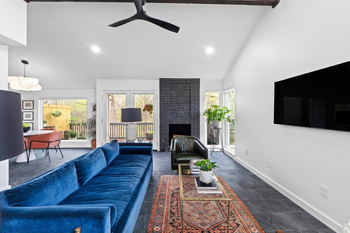 Living area at 2528 Stoutwood Cir - 3 bed 2 bath home