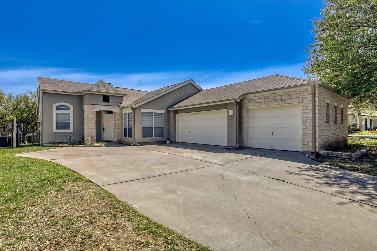 View 2529 Tandi Trl in High Country Sec 03 2529 Tandi Trl - front exterior - Luxury home in High Country Sec 03, Round Rock, TX