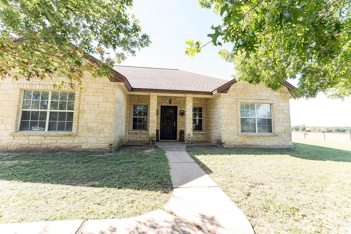 View 2542 Witter Rd in NA 2542 Witter Rd - front exterior - Luxury home in NA, Lockhart, TX