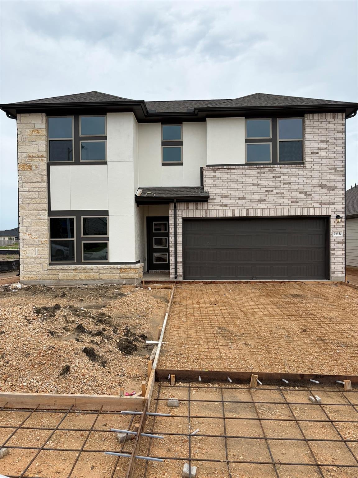 25537 Flora Bella LN - front exterior - Luxury home in Briarwood, Elgin, TX