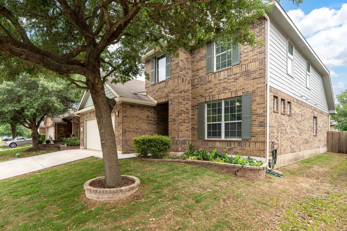 Living area at 256 Willow City Vly - 4 bed 2 bath home