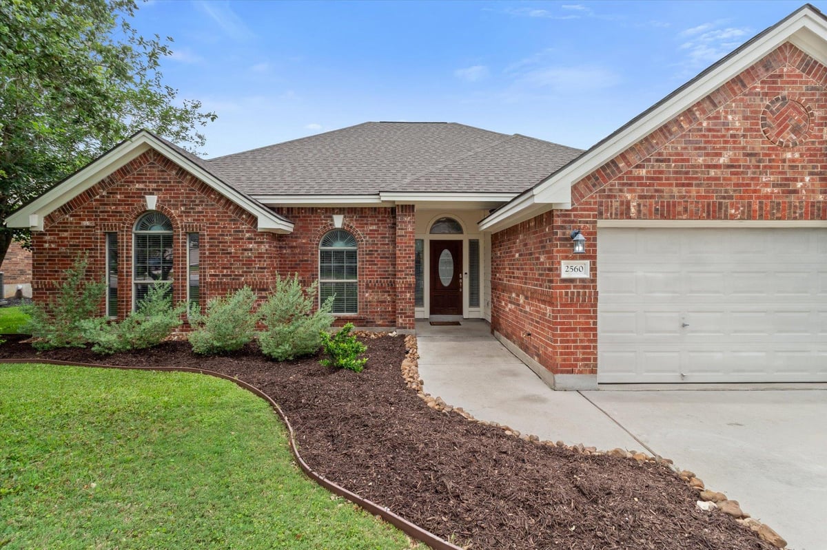 View 2560 Deer Stand LOOP in Hunters Hill Sub Sec 2 2560 Deer Stand LOOP - front exterior - Luxury home in Hunters Hill Sub Sec 2, San Marcos, TX