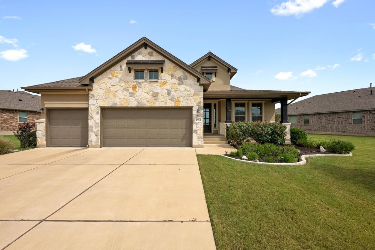 View 2565 Reunion BLVD in Reunion Ranch Ph Three Sec Two 2565 Reunion BLVD - property photo 1 - Luxury home in Reunion Ranch Ph Three Sec Two, Austin, TX