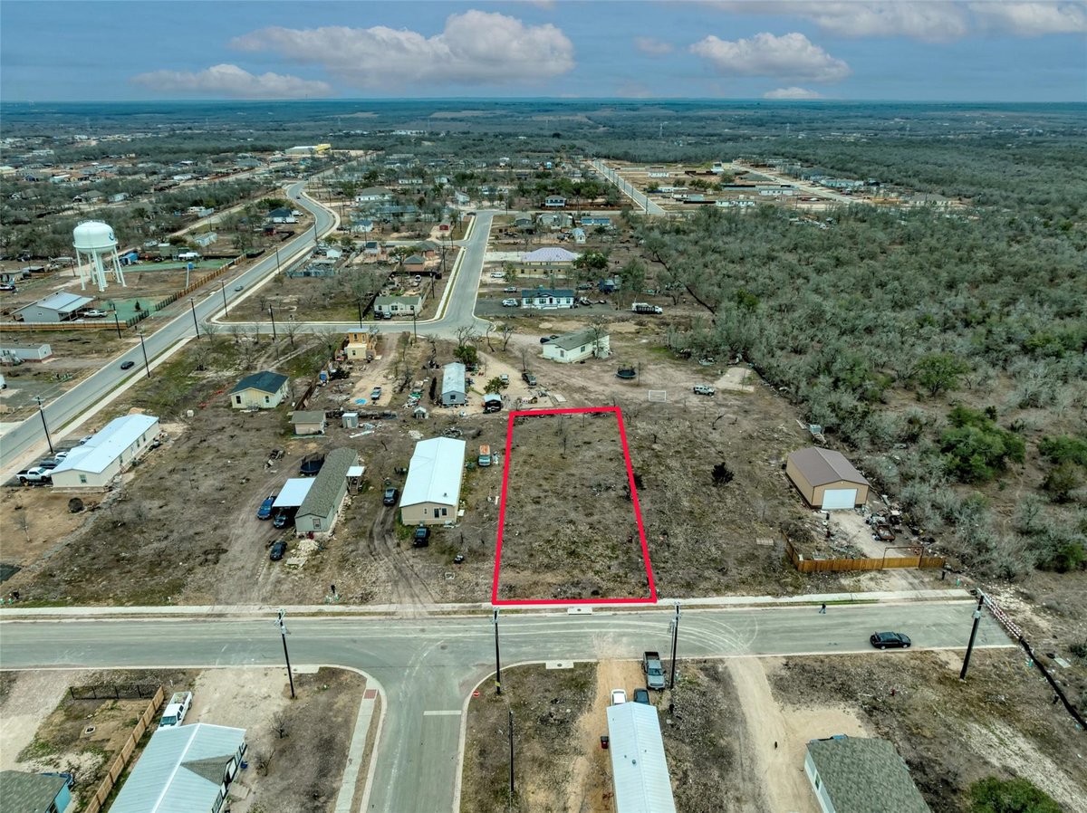 View 257 Trebol St in Los Milagros Ph 3 Sub 257 Trebol St - property photo 1 - Luxury lot in Los Milagros Ph 3 Sub, Dale, TX