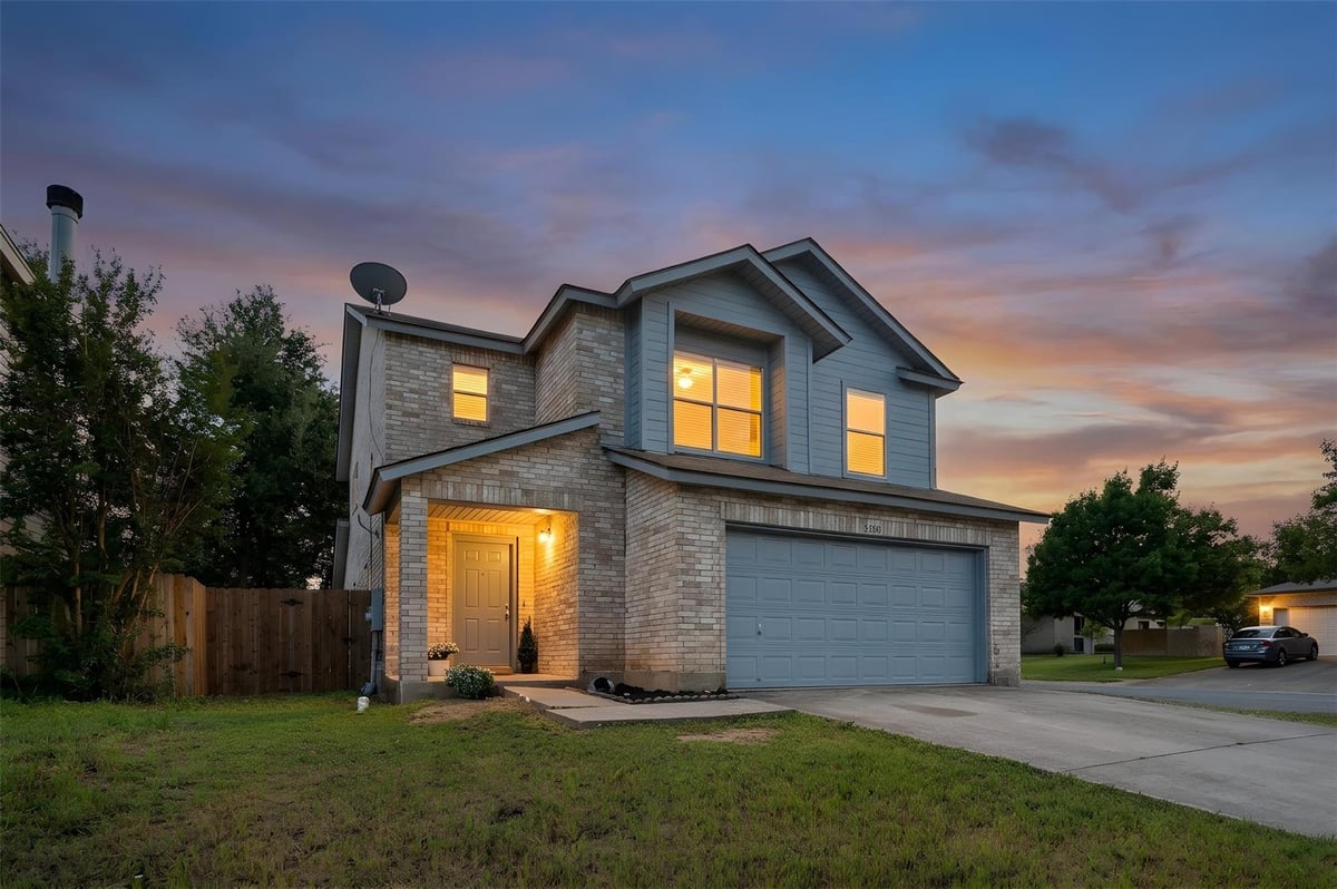 View 2600 Andres WAY in Bradford Park Sec 2 Ph 3 2600 Andres WAY - front exterior - Luxury home in Bradford Park Sec 2 Ph 3, Round Rock, TX